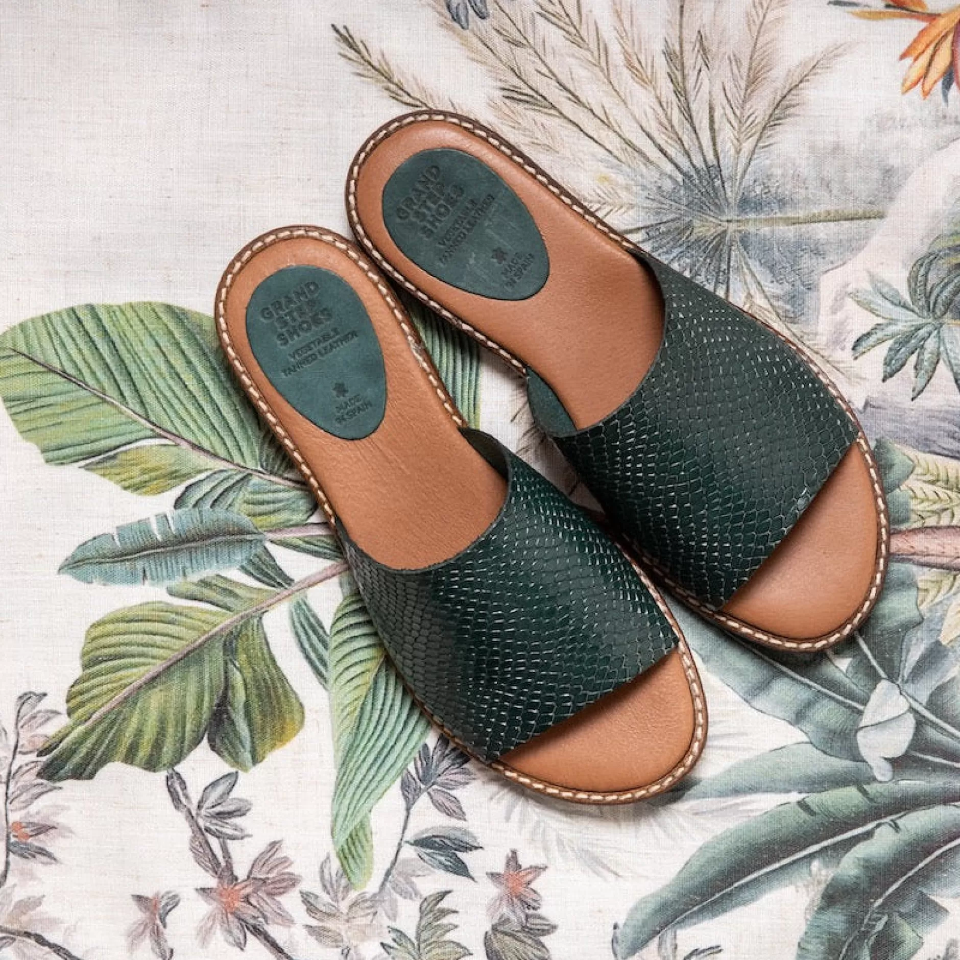 Shoes*Grand Step Kaja Leather Sandal Snake Seagreen