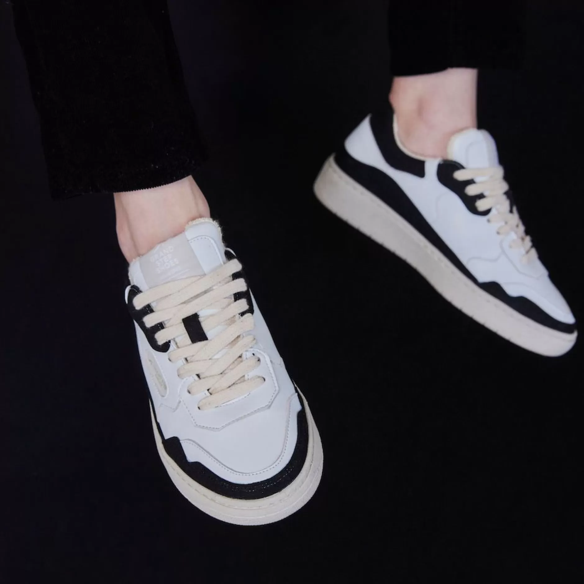 Sneakers*Grand Step Level Black White Apple Sneaker