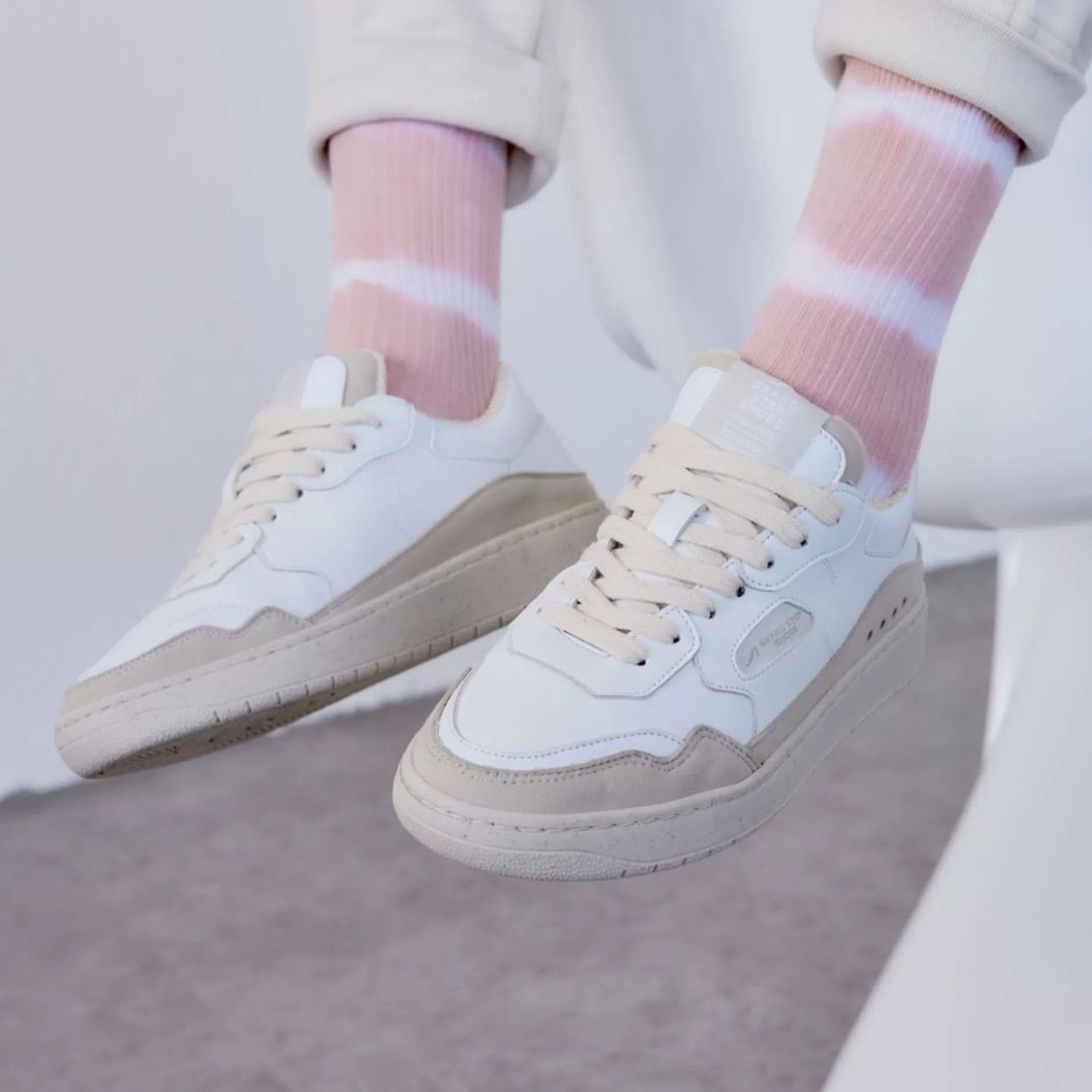 Sneakers*Grand Step Level Off White Apple Sneaker